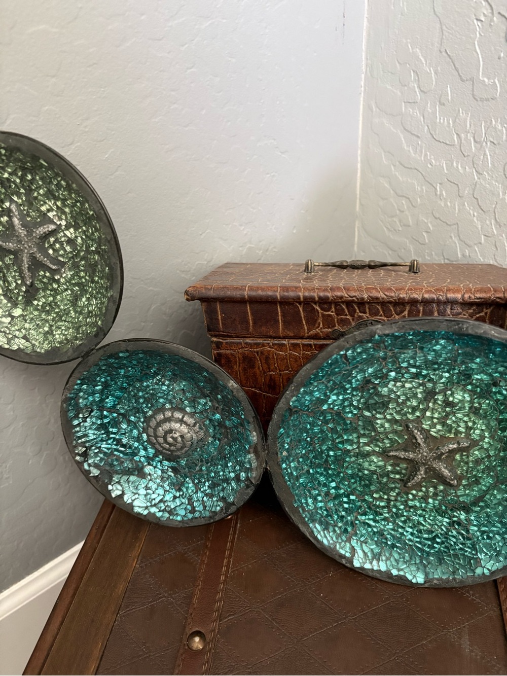 Source Unknown Iridescent Green Teal Sea Glass Wall Bowls - Set of 5 - Picture 3 of 5